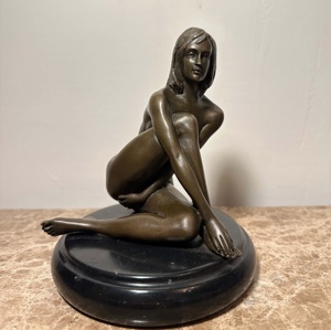 Patung Perunggu Antik Ukuran Asli Seukuran Manusia, Seorang Gadis Muda, Patung yang Elegan dan Artistik untuk Luar Ruangan - Product Image 2