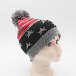 <span class=keywords><strong>Bonnet</strong></span> de ski d'hiver chaud <span class=keywords><strong>avec</strong></span> logo personnalisé en gros <span class=keywords><strong>avec</strong></span> broderie jacquard en acrylique <span class=keywords><strong>Bonnet</strong></span> à <span class=keywords><strong>pompon</strong></span> <span class=keywords><strong>Bonnet</strong></span> tricoté en acrylique Chapeaux pour hommes - Product Image 4