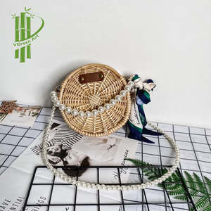 กระเป๋าสะพายข้างทรงกลมทำมือจากหวาย พร้อมสายสะพายไข่มุกสุดหรู กระเป๋าหวายสำหรับฤดูร้อนและชายหาด สำหรับผู้หญิง ของขวัญแฟชั่น - Product Image 2