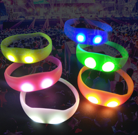 Changement de couleur LED Bracelet réglable activé par le son Bracelet clignotant pour les festivités du nouvel an chinois de Noël Diwali