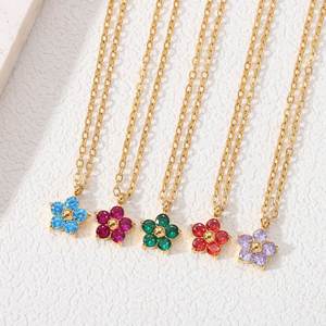 Collar con Colgante de Flor Pequeña de Circonio y Acero Inoxidable, Cinco Diamantes Brillantes, Estilo Flor de Ciruelo, para Chicas, Combinable con Todo, Bambú, Chapado en Oro de 18K - Product Image 1