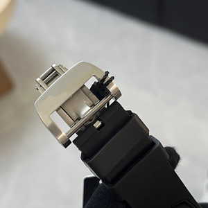 Montre automatique squelette style crâne RM5201, boîtier tonneau en carbone ou titane, verre saphir, bracelet en caoutchouc - Product Image 4