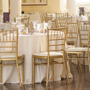 Venta al por mayor oro blanco plata hierro metal <span class=keywords><strong>charivari</strong></span> boda Chiavari sillas Tiffany con cojín de asiento - Product Image 1