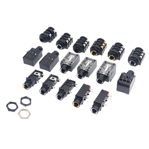 Conector de Audio/Micrófono de 6.35mm Chapado en Oro, Enchufe Vertical de 6 Pines Compatible con Señales Mono y Estéreo, Carcasa de Plástico - Product Image 1