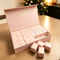 Boîte cadeau calendrier de l'avent rose magnétique rigide écologique haut de gamme avec 24 compartiments numérotés style tiroir et logo en feuille d'or |