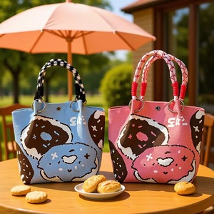 Bolso de mano a rayas de diseño exclusivo para bodas, festivo, de poliéster, con estampado navideño y de Año Nuevo, con asa doble. - Product Image 1