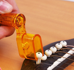 Enrollador de cuerdas para <span class=keywords><strong>guitarra</strong></span> acústica, extractor de clavijas de puente y cortador de cuerdas, <span class=keywords><strong>kit</strong></span> de herramientas 4 en 1 para el <span class=keywords><strong>mantenimiento</strong></span> de la <span class=keywords><strong>guitarra</strong></span> y cambio de cuerdas - Product Image 4