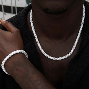 Collier Pendentif Croix 3D Iced Out Hop avec Chaîne Curb Pavée CZ Prêt à Expédier pour Vendeurs en Ligne - Product Image 5