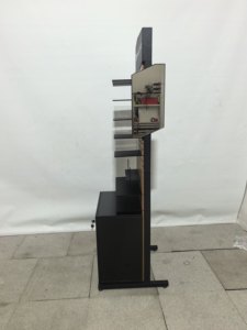 Étagère de présentation en métal avec miroir, couleur noire, avec compartiments, pour accessoires de la vie quotidienne, personnalisable, moderne - Product Image 4