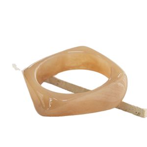 Bracelet <span class=keywords><strong>asymétrique</strong></span> large <span class=keywords><strong>carré</strong></span> tendance, bracelet statement en résine translucide marbrée dégradée surdimensionné pour femme, vente en gros - Product Image 6