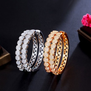 Pendientes de Aro Grandes de Latón con Microincrustaciones de Circonita en Oro K de Estilo Coreano, Ligeros y de Lujo, Sencillos y Modernos, con Diamantes Completos para Mujer, Venta al por Mayor - Product Image 1