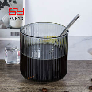 كوب زجاجي كلاسيكي متين بخطوط عمودية خضراء منفوخة يدويًا خالٍ من الرصاص سعة 3 لتر+ للماء والمشروبات والحفلات - Product Image 3