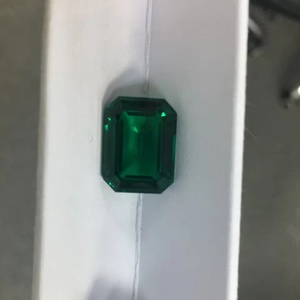 Piedra Preciosa Sintética Suelta de Esmeralda Verde de 5.1ct, Claridad VVS1, Corte Esmeralda, Venta al por Mayor de Fábrica - Product Image 1