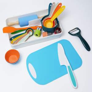 Ensemble <span class=keywords><strong>de</strong></span> couteaux sûrs pour enfants véritables fournitures <span class=keywords><strong>de</strong></span> cuisson pour débutants casseroles antiadhésives <span class=keywords><strong>livre</strong></span> <span class=keywords><strong>de</strong></span> cuisine pour enfants meilleur cadeau <span class=keywords><strong>de</strong></span> cuisson - Product Image 1
