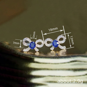 Orecchini a perno da donna con fiocco, scintillanti e intarsiati, gioielli eleganti e dolci per tutti i giorni - Product Image 4
