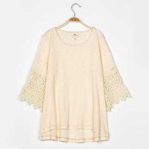 Produits phares : Blouse pour fille avec motifs patchwork, devant court et dos long, manches en dentelle - Product Image 5