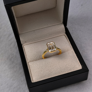 Anillo <span class=keywords><strong>de</strong></span> Diamante con Corte Esmeralda Cultivado <span class=keywords><strong>en</strong></span> Laboratorio para Mujer, <span class=keywords><strong>Oro</strong></span> <span class=keywords><strong>de</strong></span> 14k, Anillo Solitario con Bisel <span class=keywords><strong>de</strong></span> Corte Esmeralda para Compromiso y Boda - Product Image 4