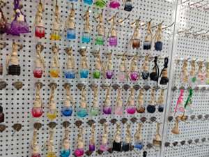 Vente directe d'usine de flacons de parfum de voiture de luxe de couleur, styles variés, prix de gros. Flacons vides - Product Image 2