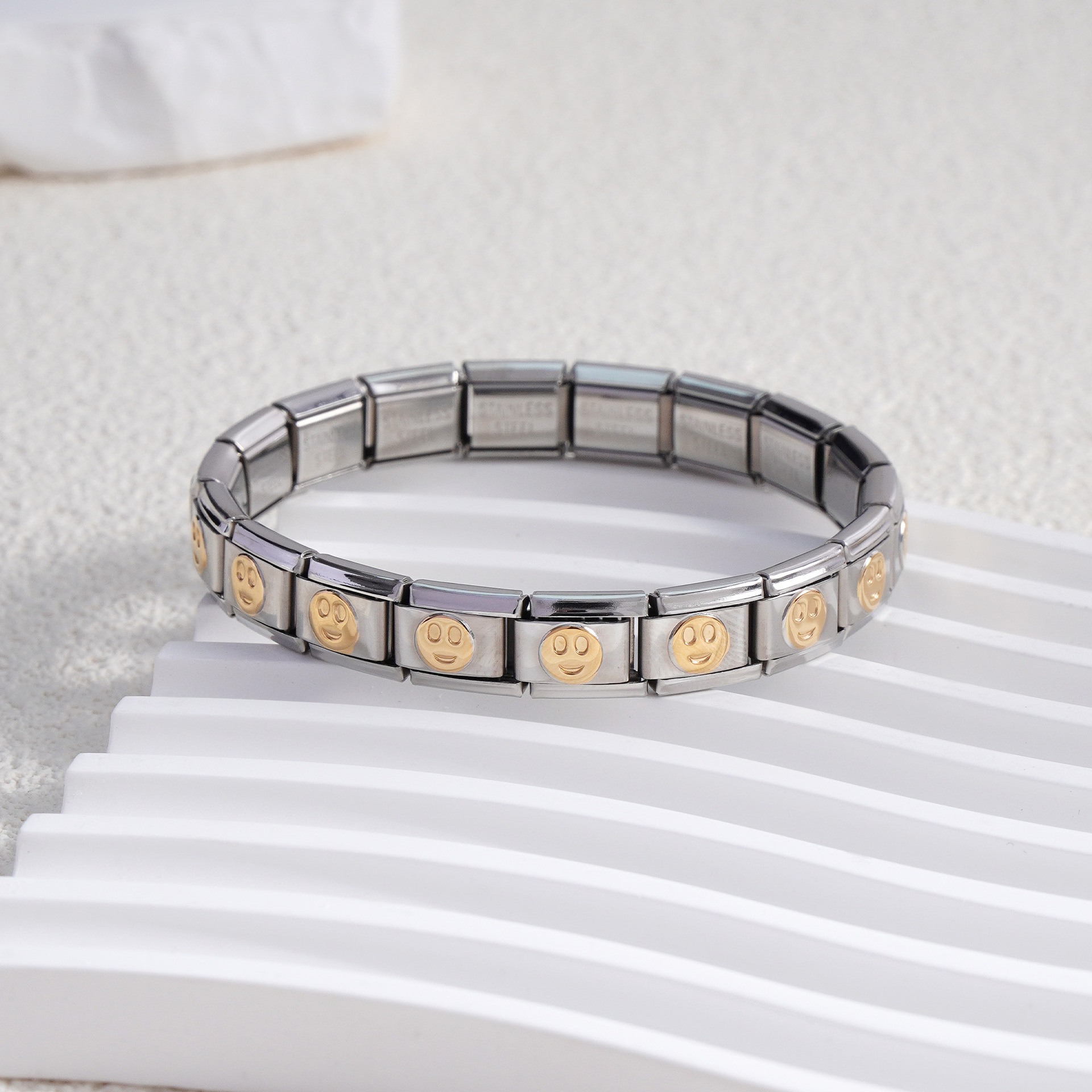 Smiley face watch strap (gold center) 9mm BD-150