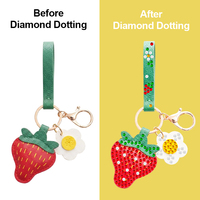 Kit DIY de breloques pour sac en cuir avec strass acryliques, ensemble de pendentifs pour sac en forme de fraise avec autocollants gemmes et stylo à points pour enfants, jouet de mode
