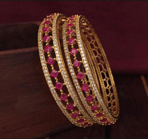 Paire de bracelets en plaqué or massif faits à la main en plaqué or de luxe de haute qualité en cz et pierres de rubis - Product Image 2