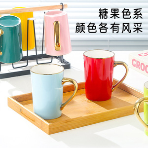 Taza de cerámica de color sólido con borde y asa dorados, con tapa y cuchara para café, té, regalo. - Product Image 4