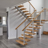 Kit d'escalier droit intérieur moderne et minimaliste de luxe avec marches en bois massif et garde-corps en verre pour villas