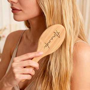 Cepillo para el Cabello con Nombre Grabado Personalizado, Peine <span class=keywords><strong>de</strong></span> Madera con Cojín <span class=keywords><strong>de</strong></span> Aire para Desenredar, Regalo para Damas <span class=keywords><strong>de</strong></span> Honor, Recuerdos para <span class=keywords><strong>Despedida</strong></span> <span class=keywords><strong>de</strong></span> <span class=keywords><strong>Soltera</strong></span> - Product Image 2