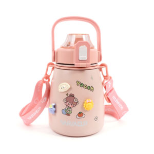 New Large Capacity Sanrioed <span class=keywords><strong>Thermos</strong></span> Cups 900ml Kawaii Kuromi Melodia Kt <span class=keywords><strong>Anime</strong></span> Kids Presentes Portátil com Palha Garrafa De Água - Product Image 5
