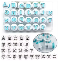 26PCS Großbuchstaben-Aus stecher mit verzieren dem Kunststoff-Alphabet-Fondant-Keks-Kolben form aus Kuchen werkzeugen und Zubehör