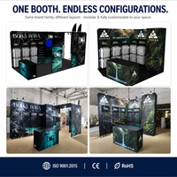 Stand d'exposition modulaire SEG rétroéclairé 10-10 avec cadre en aluminium, boîte à lumière LED, portants à vêtements intégrés et graphiques personnalisés