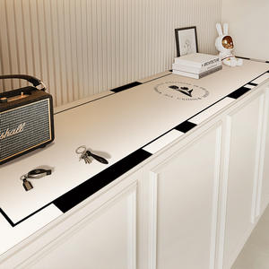 Roo Tapis de protection rectangulaire anti-poussière couleur crème pour étagère, avec motif lettres, pour rangement de chaussures dans le salon - Product Image 1