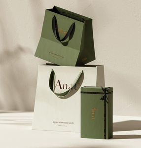 Logo personalizzato stampato <span class=keywords><strong>di</strong></span> alta qualità con Texture <span class=keywords><strong>di</strong></span> <span class=keywords><strong>carta</strong></span> borsa spessita per cosmetici goffratura nastro per negozio <span class=keywords><strong>di</strong></span> abbigliamento supermercato - Product Image 4