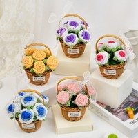 Vente en gros de cadeau créatif mini tricot crochet fleurs de lapin en pot bouquet de marguerites roses panier de fleurs en tricot plantes en pot