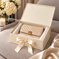 Boîte cadeau magnétique de luxe personnalisée avec logo, couleur crème, avec ruban et poignée en satin, emballage rigide pliable pour vêtements, e-commerce, faible MOQ