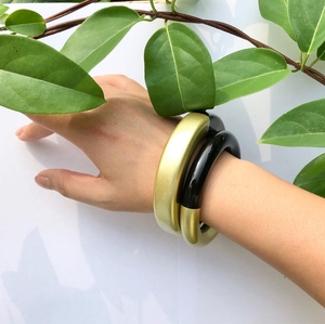 Bracelet en corne de buffle naturelle polie, artisanal du Vietnam, par Minh Giang Craft, bijou unique et biologique, cadeau pour femmes - Product Image 6