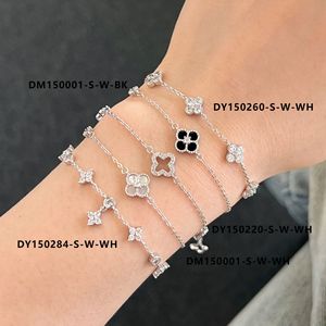 Pulsera de Plata de Ley S925 con Trébol de Cuatro Hojas, Circonita Hueca y Ágata Negra, Cadena Fina - Product Image 2