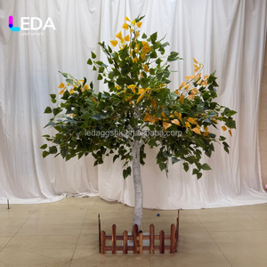 Árbol de Abedul Artificial Personalizado LEDA con Hojas Verdes y Amarillas, Árbol de Follaje Artificial para Centros Comerciales, Bodas, Eventos y Paisajismo - Product Image 1