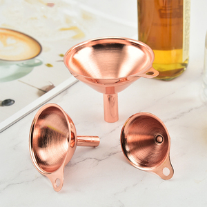 Mini ensemble <span class=keywords><strong>d</strong></span>'entonnoirs en acier inoxydable 3 pièces ustensiles de petite taille en or rose pour entonnoir de bouteille <span class=keywords><strong>d</strong></span>'<span class=keywords><strong>huile</strong></span> <span class=keywords><strong>d</strong></span>'<span class=keywords><strong>olive</strong></span> pour une coulée pratique - Product Image 4