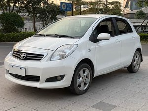 Toyota Yaris 1.6L Automático Hatchback Usado de 2011 – Auto Compacto Japonés Confiable, Excelente Economía de Combustible para Conducción Urbana - Product Image 1