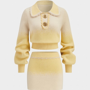 Ensemble deux pièces pour <span class=keywords><strong>femme</strong></span> : pull polo <span class=keywords><strong>court</strong></span> en maille dégradée vintage et jupe, avec boucle dorée sculptée et manches lanternes - Product Image 2