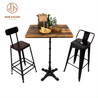Table de restaurant carrée au design populaire, pieds en fer industriel, plateau en métal noir, table de café bistro carrée, table de salle à manger