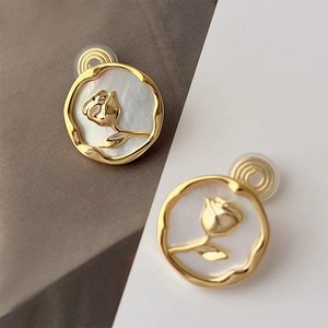 Retro Sieraden Schelp Moeder Vergulde Ronde Roos Bloem Clip Op Oorbel Niet Doorboord Oorbel - Product Image 3