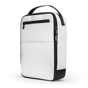 Sac de golf blanc imperméable à grande capacité avec fermeture éclair, plusieurs compartiments pour chaussures, respirant et doté de trous d'aération - Product Image 1