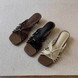 Sandales à talons carrés en cuir véritable, à enfiler, élégantes et tendance, à talon moyen pour femme - Product Image 2
