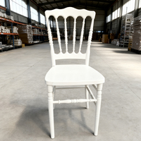 Chaise Napoléon Blanche en Résine et Plastique Empilable pour Banquet, Hôtel, Restauration et Mariage (Vente en Gros)