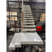Escalier balustre intérieur en bois et fer Escalier central en métal Escalier en pierre de quartz