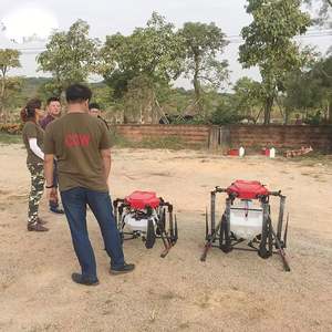 Dron Agrícola Eléctrico de Vuelo Autónomo CCW616 16L con Control Remoto, Reanudación de Pulverización en Puntos de Interrupción, Cámara y Fabricación en Plástico - Product Image 5