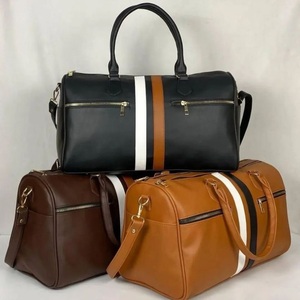Sac de voyage avec sangle réglable, poignée souple, fermeture éclair durable - Product Image 1