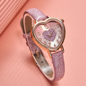 Montre-bracelet créative en forme de cœur pour femmes Montre à quartz pour femmes avec bracelet en cuir en forme de cœur minoritaire - Product Image 3